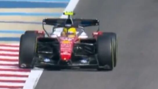 Lewis Hamilton con el Ferrari