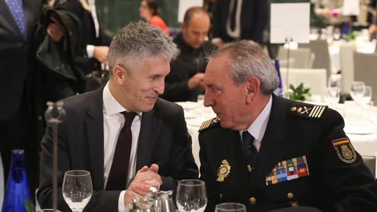 El ministro del Interior, Fernando Grande-Marlaska, en una imagen de archivo con el ya exdirector adjunto operativo (DAO) de la Policía Nacional, José Ángel González El ministro del Interior, Fernando Grande-Marlaska, en una imagen de archivo con el ya exdirector adjunto operativo (DAO) de la Policía Nacional, José Ángel González