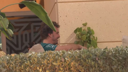 Fernando Alonso, 'cazado' en una reunión de Aston Martin Fernando Alonso, 'cazado' en una reunión de Aston Martin