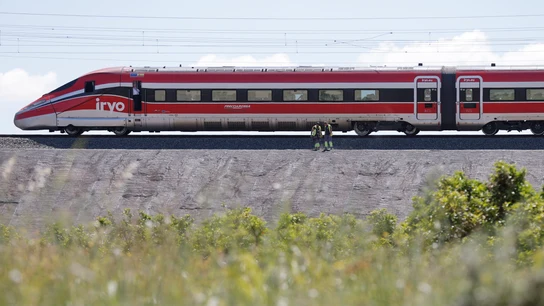 Imagen de archivo de un tren de Iryo circulando por una vía de la Comunindad Valenciana Imagen de archivo de un tren de Iryo circulando por una vía de la Comunindad Valenciana