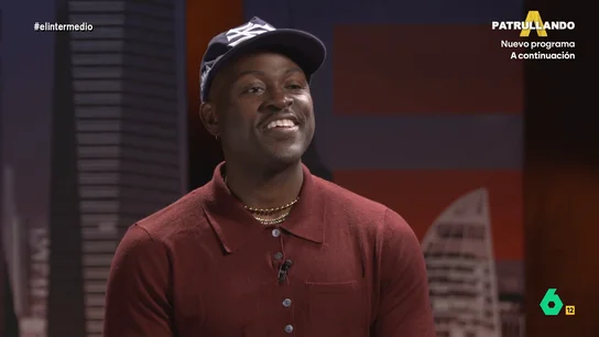 Ruxxo cuenta a Thais Villas si se siente apoyado por otros raperos: "Sabía que nadie me iba a querer" El artista, además de rapear, también es creador de contenido y policía. Ruxxo considera que él no sería el rapero que es hoy en día si no fuera agente.