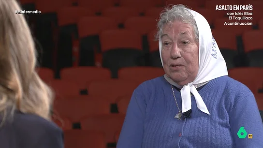 Carmen Arias cuenta a Andrea Ropero que nunca escondió que su hermano desapareció durante la dictadura militar argentina Carmen es la presidenta de la Asociación Madres Plaza de Mayo. Los militares se llevaron a su hermano Ángel del piso en el que vivía y, según les contaron, estaba "muy malherido o muerto, no se sabe".