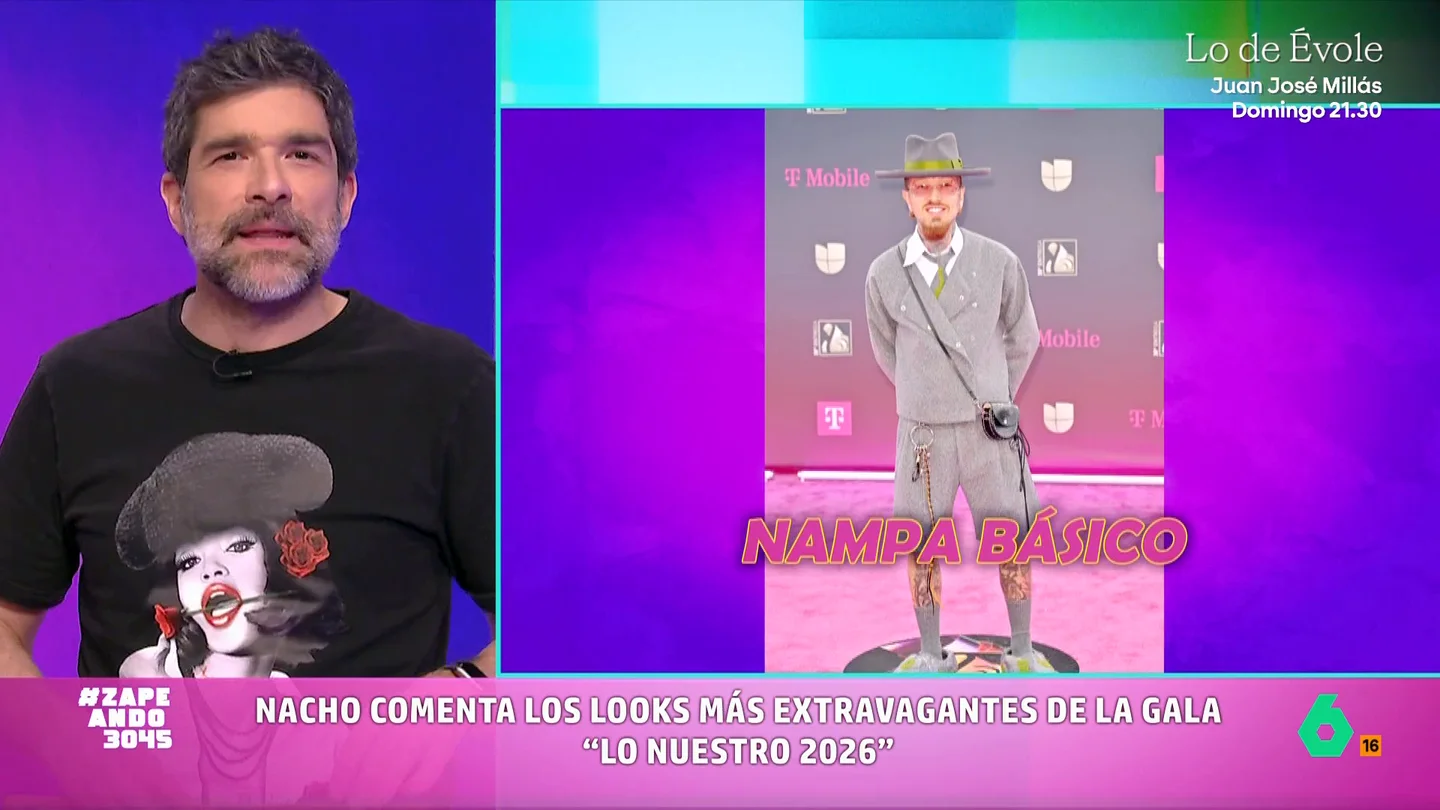 Nacho García, al ver el look escogido por Nanpa Básico en los premios 'Lo Nuestro': "Qué vergüenza y qué envidia" El zapeador ha hecho un repaso por los outfits más llamativos de esta gala dedicada a la música latina. Descubre los looks que ha destacado en el vídeo principal.