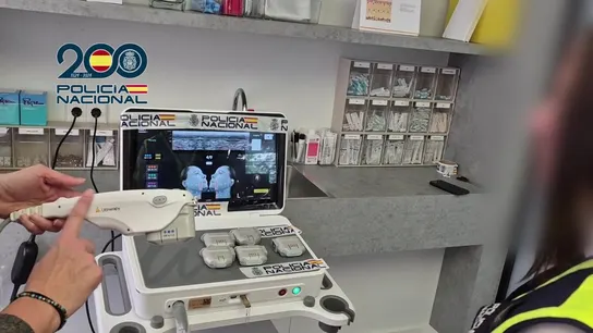 Imagen de la máquina intervenida por la Policía Nacional en una clínica estética de Madrid Imagen de la máquina intervenida por la Policía Nacional en una clínica estética de Madrid