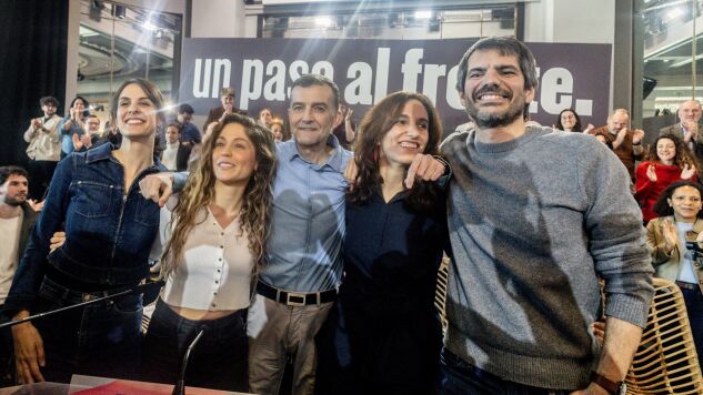 La portavoz de M&aacute;s Madrid en el Ayuntamiento de Madrid, Rita Maestre, la ministra de Sanidad, M&oacute;nica Garc&iacute;a (2d), el coordinador federal de IU, Antonio Maillo (c), la coordinadora general de Sumar, Lara Hern&aacute;ndez, y el Ministro de Cultura, Ernest Urtasun.