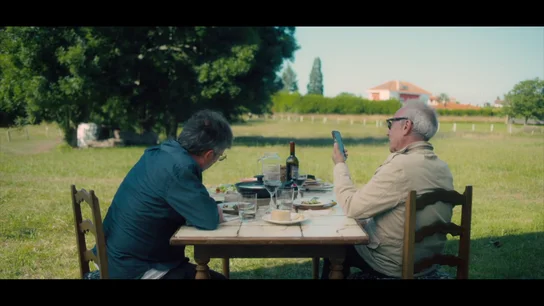 "Cállate ya, que le da la cataplexia a mi amigo": la desternillante conversación de Juan José Millás con ChatGPT que deja KO a Jordi Évole "Cállate ya, que le da la cataplexia a mi amigo": la desternillante conversación de Juan José Millás con ChatGPT que deja KO a Jordi Évole