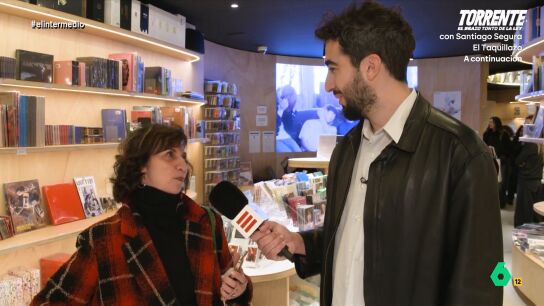 Isma Ju&aacute;rez asiste a una concentraci&oacute;n de fans para celebrar el regreso de la banda tras varios a&ntilde;os en los que han hecho el servicio militar obligatorio. All&iacute; conoce a varias miembros del llamado 'BTS Army'.