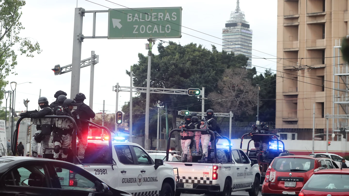 La Guardia Nacional de México, en Ciudad de México, cerca del lugar al que han trasladado el cuerpo de 'El Mencho' La Guardia Nacional de México, en Ciudad de México, cerca del lugar al que han trasladado el cuerpo de 'El Mencho'