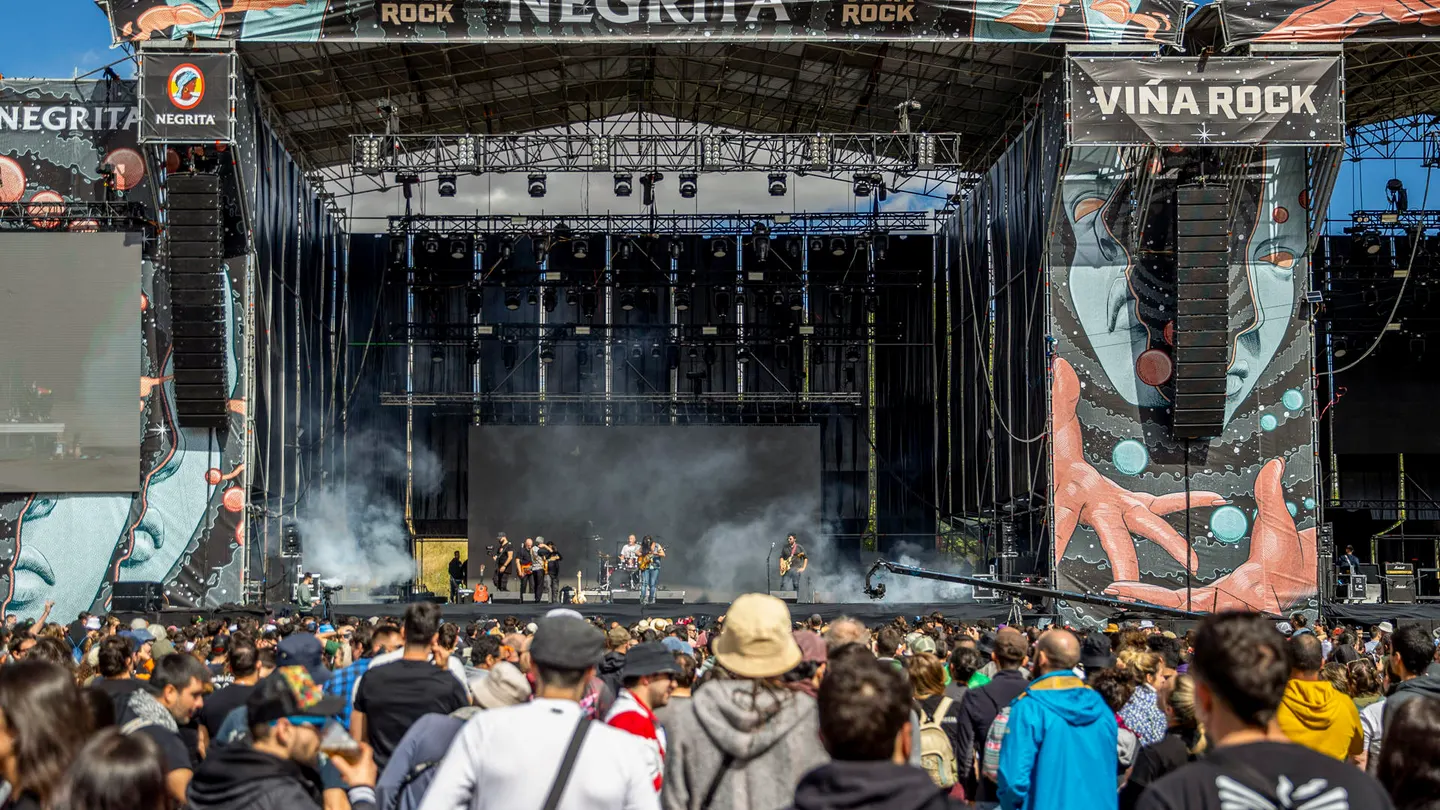 Imagen de archivo de una actuación en el Festival Viña Rock en Villarrobledo (Albacete). Imagen de archivo de una actuación en el Festival Viña Rock en Villarrobledo (Albacete).