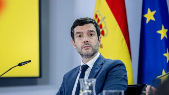 El ministro de Consumo y Agenda 2030, Pablo Bustinduy, este martes en la rueda de prensa posterior al Consejo de Ministros en Moncloa. 
