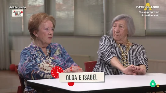 La declaración de intenciones de una mujer sobre la ropa: "Si me tengo que poner una cosa llamativa me la pongo, aunque no tenga edad" Thais Villas conversa con un grupo de personas sobre cómo es su relación con la moda. ¿Les gusta arreglarse? ¿Cómo era su forma de vestir en su juventud? ¿Eran conservadores o arriesgaban? Sus respuestas, en este vídeo.