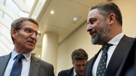 Feij&oacute;o y Abascal hablan, marcan sus l&iacute;neas y retomar&aacute;n las negociaciones en Extremadura y Arag&oacute;n desde cero en busca del acuerdo