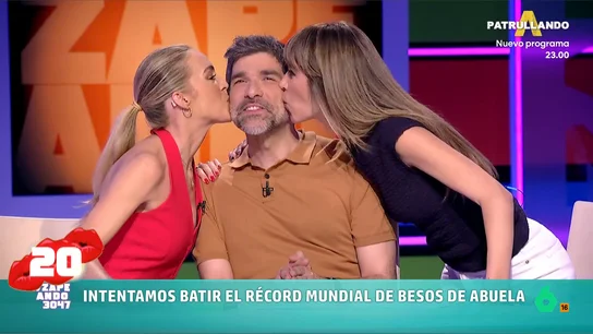 Isabel Forner y María Gómez intentan batir el récord mundial de besos de abuela en 30 segundos Después de que una mujer de Reino Unido haya conseguido dar 146 besos de abuela en 30 segundos, Isabel Forner y María Gómez se proponen superarlo en Zapeando. ¿Lo conseguirán? La respuesta en este vídeo.