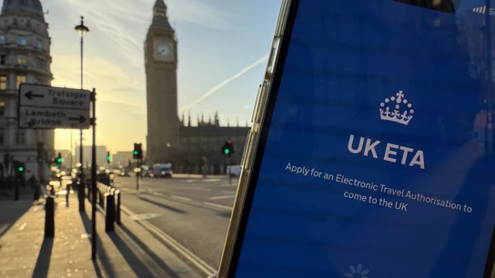 Una Autorización Electrónica de Viaje (ETA) para viajar a Reino Unido, vista en el centro de Londres Una Autorización Electrónica de Viaje (ETA) para viajar a Reino Unido, vista en el centro de Londres