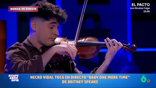 Necko Vidal interpreta al violín 'Baby One More Time' de Britney Spears y emociona a una mujer del público Necko Vidal dedica su versión sinfónica al violín a Britney Spears, después de que haya decidido vender su catálogo musical por 200 millones de euros. La interpretación, que incluso hace llorar a una mujer del público, en este vídeo.