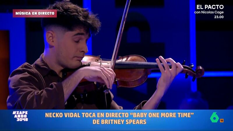 Necko Vidal interpreta al viol&iacute;n 'Baby One More Time' de Britney Spears y emociona a una mujer del p&uacute;blico