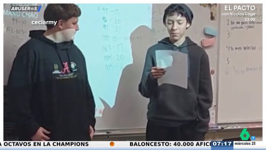 Alfonso Ar&uacute;s alucina con el karaoke en espa&ntilde;ol de unos alumnos en EE.UU: "El problema no es el idioma..."