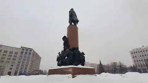 Vista del monumento de Lenin en la plaza Oktiábrskaya de Moscú Vista del monumento de Lenin en la plaza Oktiábrskaya de Moscú