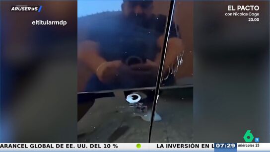 Un tiktoker intenta vender un coche de 13 a&ntilde;os con dos agujeros de bala y 200 km
