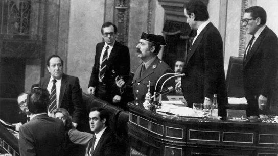 Antonio Tejero, pistola en mano, durante el intento de golpe de Estado del 23F de 1981 en una imagen de archivo Antonio Tejero, pistola en mano, durante el intento de golpe de Estado del 23F de 1981 en una imagen de archivo