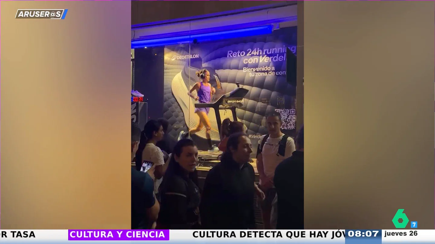 El extremo reto de Verdeliss: correr 24 horas en una cinta sin parar en una tienda de Madrid El extremo reto de Verdeliss
