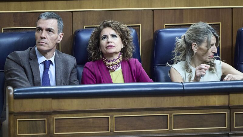 Mar&iacute;a Jes&uacute;s Montero se equivoca y vota en contra de las ayudas a las v&iacute;ctimas de los accidentes de Adamuz y Gelida