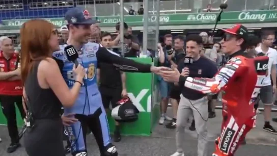 "Vete, vete": el divertido momento entre Marc y Álex Márquez antes de la foto grupal de MotoGP "Vete, vete": el divertido momento entre Marc y Álex Márquez antes de la foto grupal de MotoGP