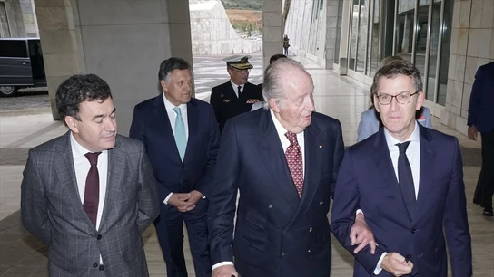 El Rey emérito Juan Carlos I y Alberto Núñez Feijóo, en una imagen de archivo. El Rey emérito Juan Carlos I y Alberto Núñez Feijóo, en una imagen de archivo.