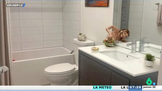 El cómico fallo de una inmobiliaria al usar IA para intentar borrar a la vendedora de las fotos de venta El cómico fallo de una inmobiliaria al usar IA para intentar borrar a la vendedora de las fotos de venta