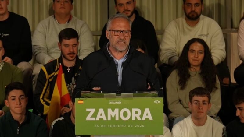 El candidato de Vox a la Presidencia de la Junta, Carlos Poll&aacute;n, durante un acto en Zamora