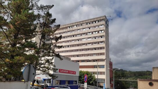 Heridas nueve personas al caerles encima el falso techo de un bar en Galdakao (Vizcaya)