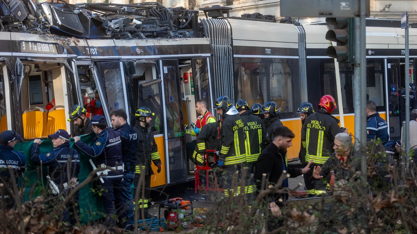 Imagen del tranvía tras el accidente en Milán Imagen del tranvía tras el accidente en Milán