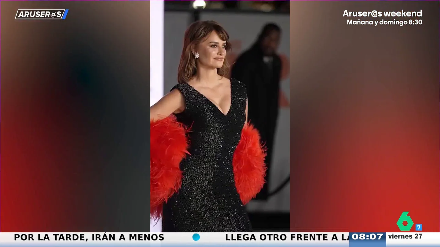 Penélope Cruz deslumbra con un look cabaré con plumas rojas en la premier de 'The bride' en Londres Penélope Cruz deslumbra con un look cabaré con plumas rojas en la premier de 'The bride' en Londres