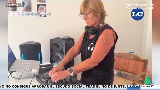 Alfonso Ar&uacute;s confunde a la abuela DJ de 68 a&ntilde;os que arrasa en TikTok con Mercedes Mil&aacute;: "Todos lo pens&aacute;bamos"