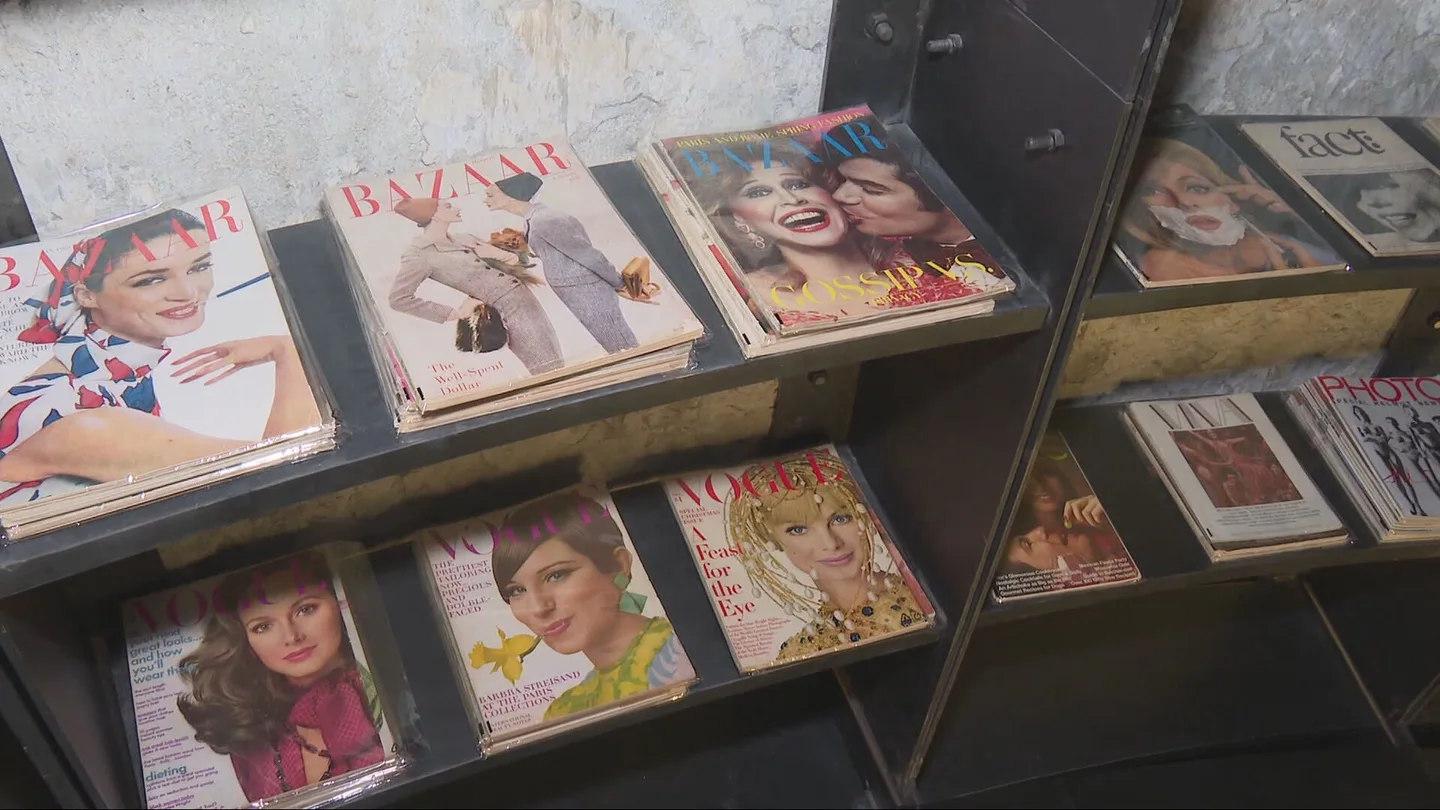Una biblioteca para descubrir todos los secretos de la moda entre más de 5.700 revistas y catálogos Una biblioteca para descubrir todos los secretos de la moda entre más de 5.700 revistas y catálogos