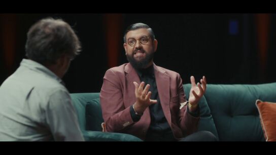 Manu S&aacute;nchez, a &Eacute;vole por emitir la entrevista meses despu&eacute;s de grabarla: "Si mi c&aacute;ncer da un apret&oacute;n, lo tienes que poner en sepia"