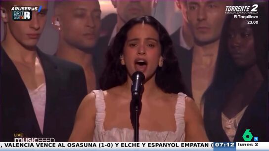 Rosal&iacute;a, primera espa&ntilde;ola con el premio a Artista Internacional en los Brit Awards: as&iacute; fue su espectacular actuaci&oacute;n con Bj&ouml;rk