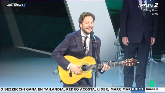 Manuel Carrasco canta emocionado el himno de Andalucía tras ser nombrado Hijo Predilecto Manuel Carrasco canta emocionado el himno de Andalucía tras ser nombrado Hijo Predilecto
