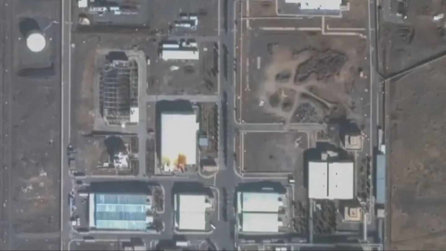 La agencia nuclear de la ONU advierte de riesgo de fugas radiactivas en Irán ante los bombardeos de Israel y EEUU La agencia nuclear de la ONU advierte de riesgo de fugas radiactivas en Irán ante los bombardeos de Israel y EEUU