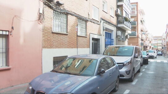 Portal del edificio donde han ocurrido los hechos en Carabanchel (Madrid)
