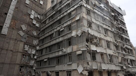 Fachada del hospital Ganhi tras ser atacada
