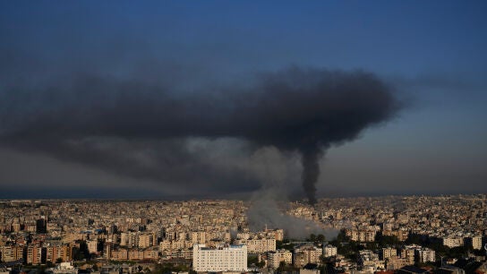 Columna de humo en Beirut, capital de L&iacute;bano