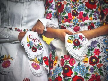 Bordados florales h&uacute;ngaros