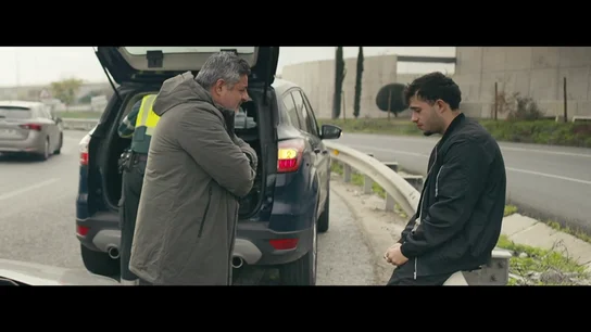 Un joven repartidor rompe a llorar al ser retenido en un control de tráfico: "Si me multan no me viene bien" Un joven repartidor rompe a llorar al ser retenido en un control de tráfico: "Si me multan no me viene bien"