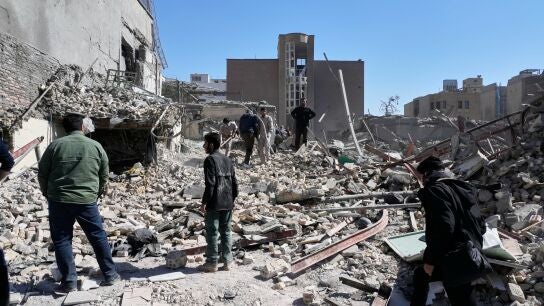 Imagen de una comisar&iacute;a atacada en Teher&aacute;n, Ir&aacute;n