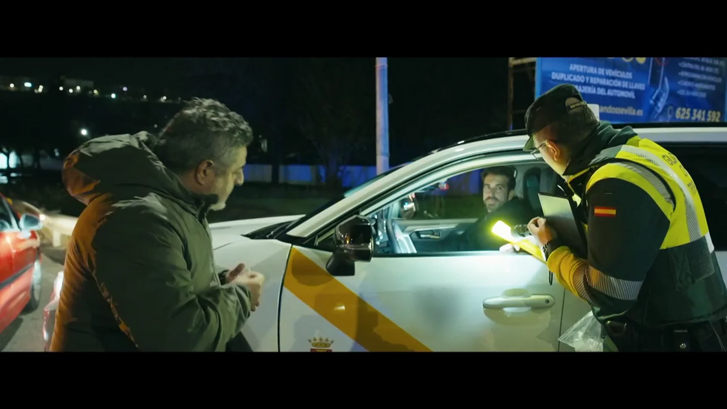 "Positivo en THC, sin carnet vigente y con la ITV caducada": así capta Apatrullando a un taxista 'multirriesgo' en un control de tráfico "Positivo en THC, sin carnet vigente y con la ITV caducada": así capta Apatrullando a un taxista 'multirriesgo' en un control de tráfico
