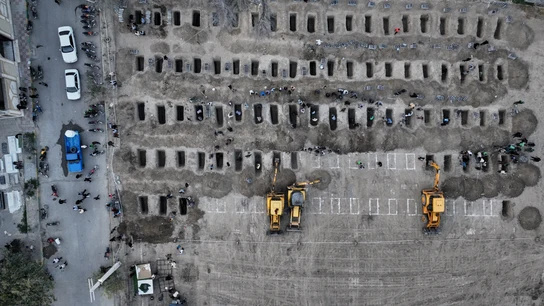 Irán prepara tumbas para sus muertos en los ataques de EEUU e Israel Irán prepara tumbas para sus muertos en los ataques de EEUU e Israel