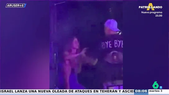 El beso viral de Alejandro Sanz a Stephanie Cayo en su concierto que confirma su relación El beso viral de Alejandro Sanz a Stephanie Cayo en su concierto que confirma su relación