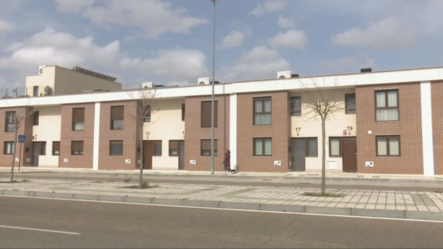 Polémica en Castilla y León: una concejala del PP de Palencia se quedó con un chalet de VPO Polémica en Castilla y León: una concejala del PP de Palencia se quedó con un chalet de VPO
