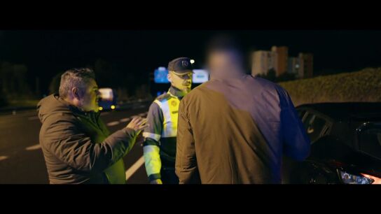 El momento en el que la Guardia Civil pilla a un conductor que se cambia por otro en un control: "Da negativo, pero le tenemos que denunciar"